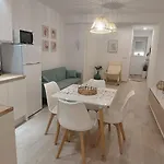 Apartament Centro Confor 3 *