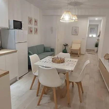 Apartment Centro Confor 3 *
